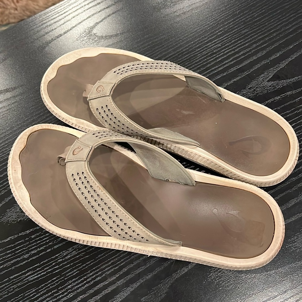 Olukai men’s flip flop sandals size 12